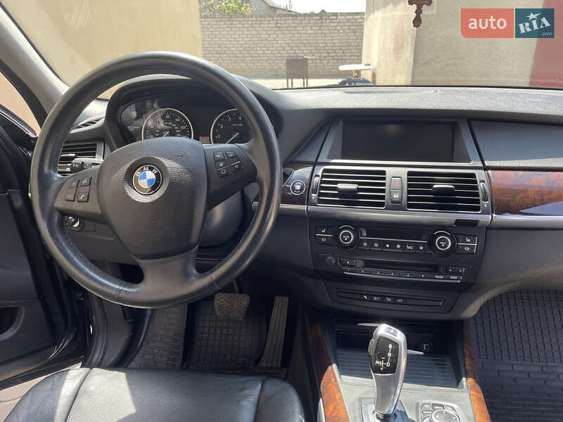 Внедорожник / Кроссовер BMW X5 2010 в Николаеве