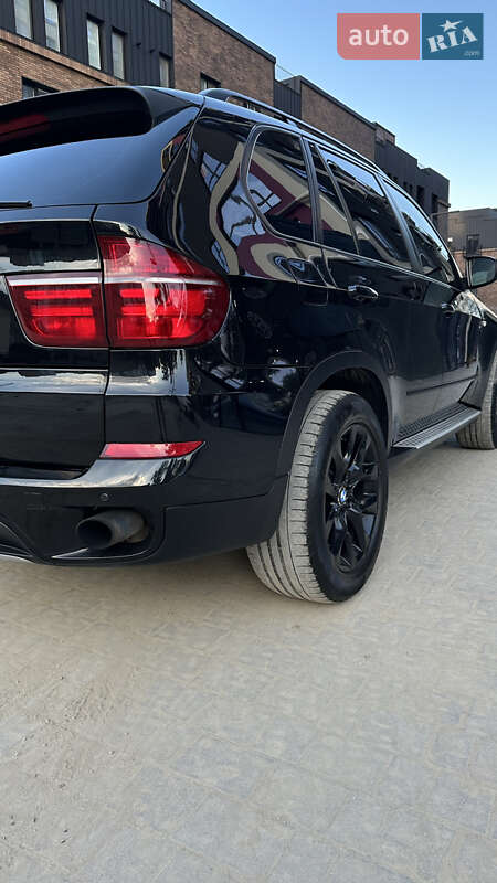 Позашляховик / Кросовер BMW X5 2011 в Івано-Франківську