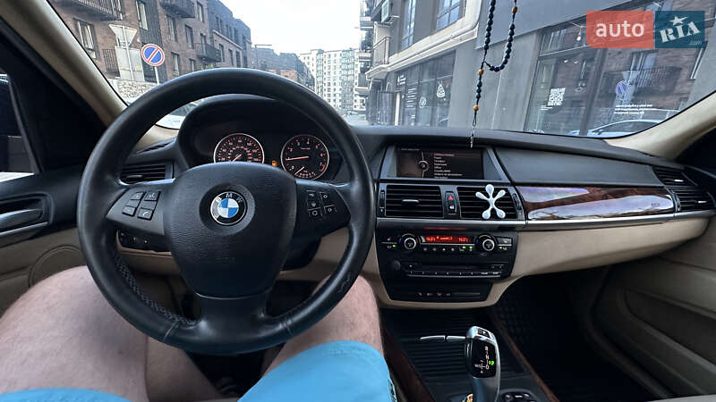 Позашляховик / Кросовер BMW X5 2011 в Івано-Франківську