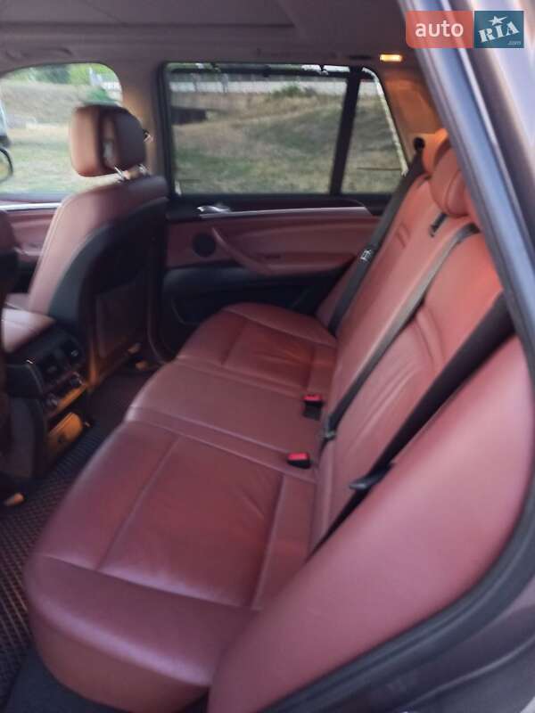 Внедорожник / Кроссовер BMW X5 2010 в Балте