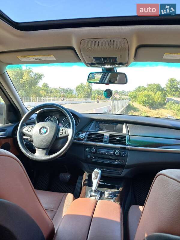 Внедорожник / Кроссовер BMW X5 2010 в Балте