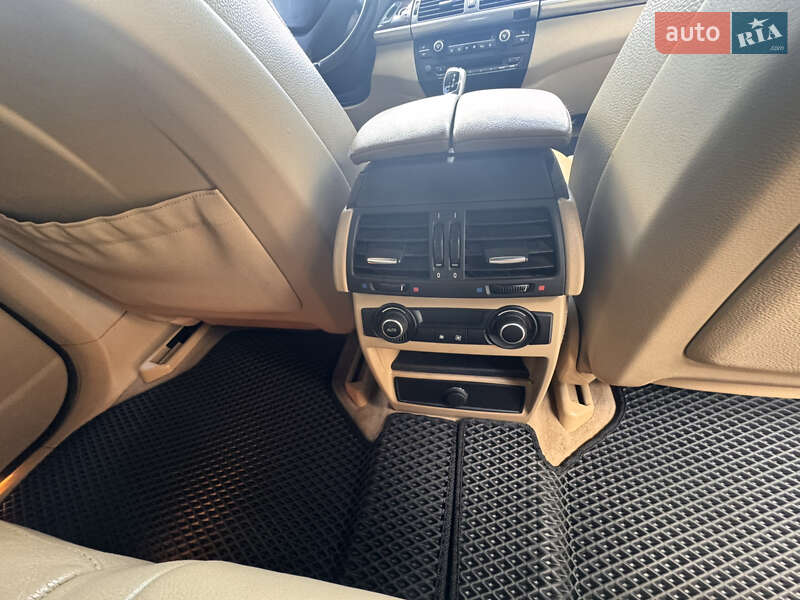 Внедорожник / Кроссовер BMW X5 2010 в Александрие