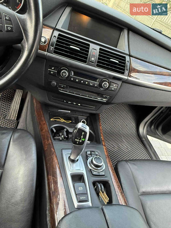 Позашляховик / Кросовер BMW X5 2012 в Чернівцях