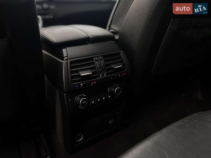 Внедорожник / Кроссовер BMW X5 2012 в Вараше