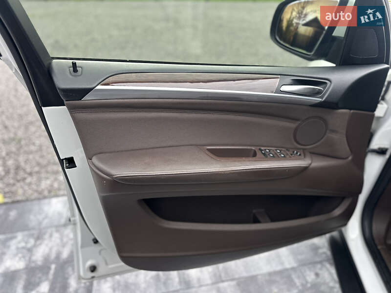 Позашляховик / Кросовер BMW X5 2010 в Вінниці