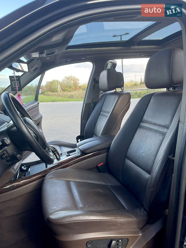 Внедорожник / Кроссовер BMW X5 2012 в Сокале