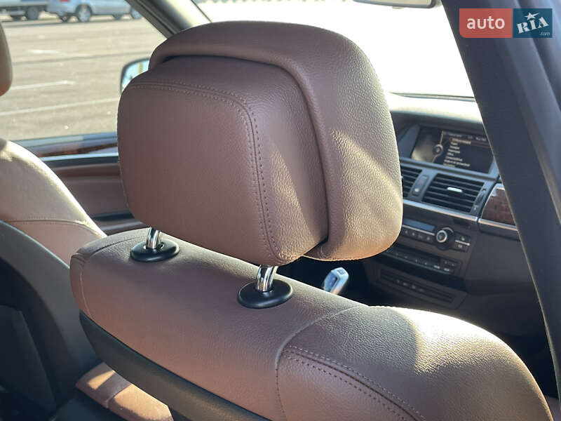 Позашляховик / Кросовер BMW X5 2012 в Рівному