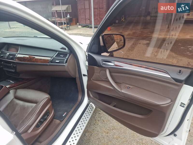 Внедорожник / Кроссовер BMW X5 2010 в Гайвороне