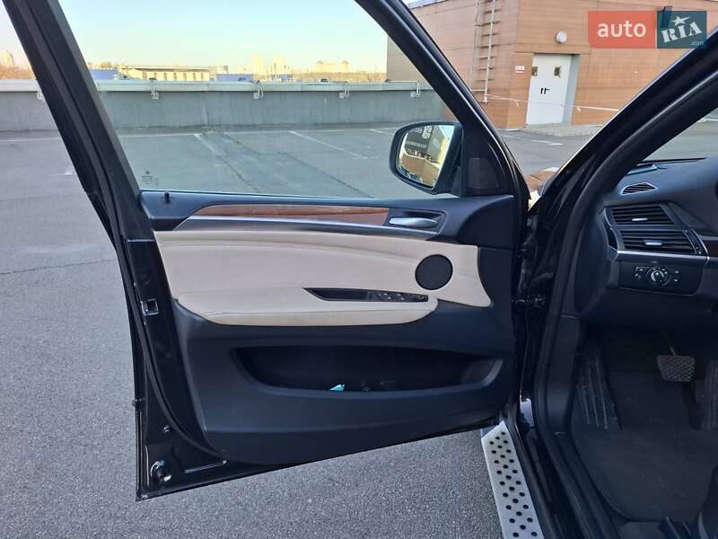 Внедорожник / Кроссовер BMW X5 2010 в Киеве