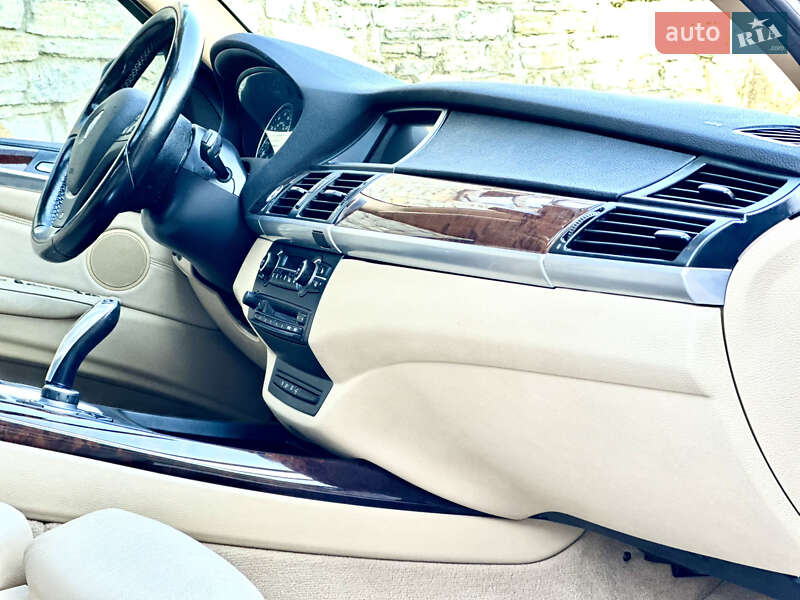 Внедорожник / Кроссовер BMW X5 2010 в Каменец-Подольском