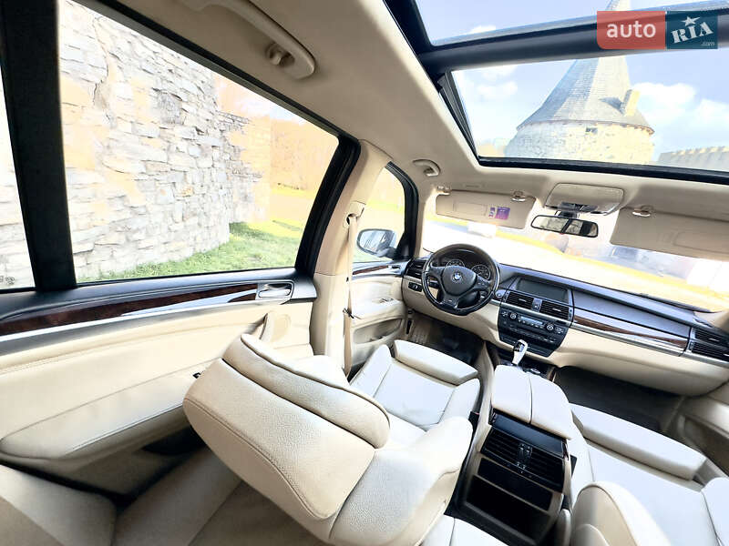 Внедорожник / Кроссовер BMW X5 2010 в Каменец-Подольском