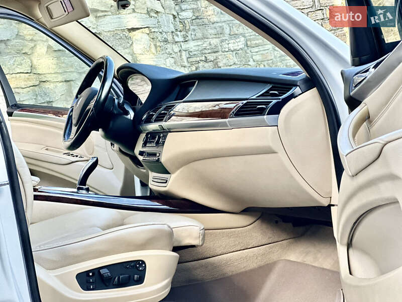 Внедорожник / Кроссовер BMW X5 2010 в Каменец-Подольском