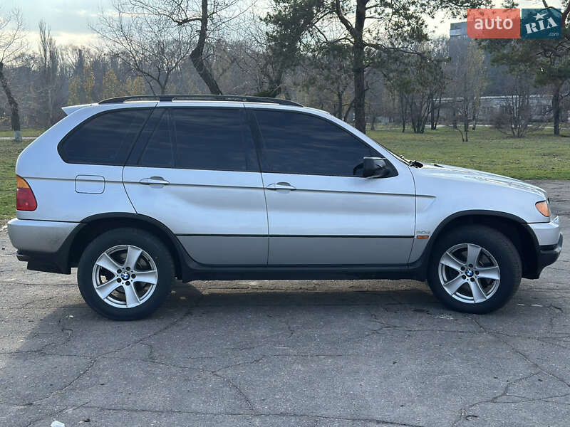 Внедорожник / Кроссовер BMW X5 2003 в Каменском