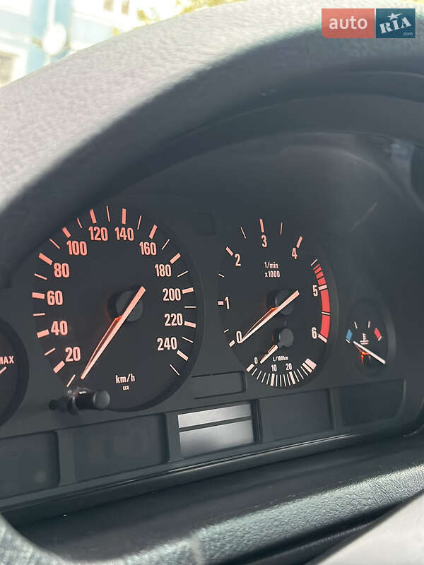 Внедорожник / Кроссовер BMW X5 2003 в Каменском