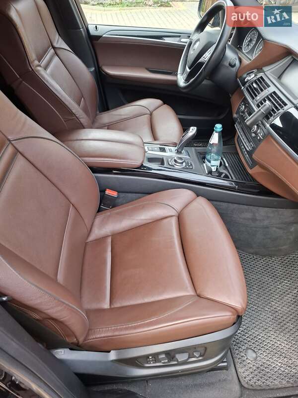 Позашляховик / Кросовер BMW X5 2011 в Чернівцях