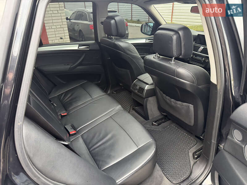 Внедорожник / Кроссовер BMW X5 2011 в Ровно
