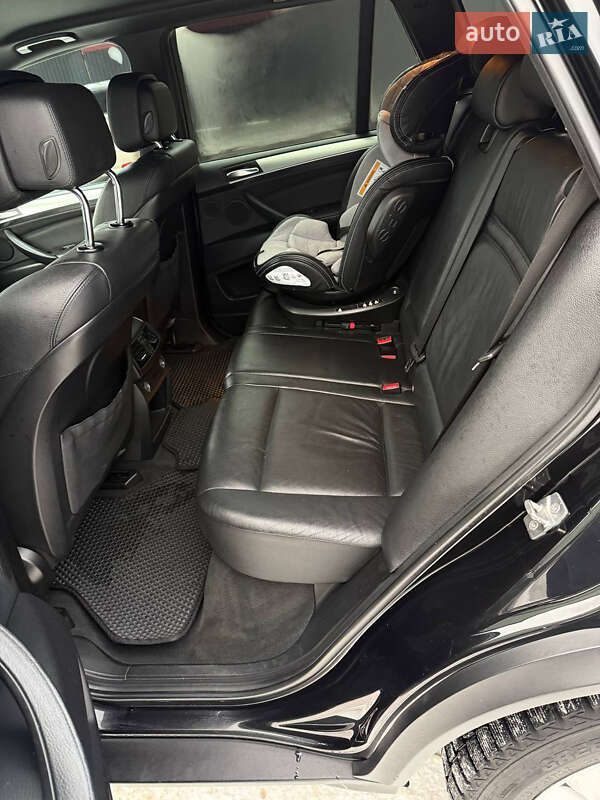 Внедорожник / Кроссовер BMW X5 2011 в Полонном