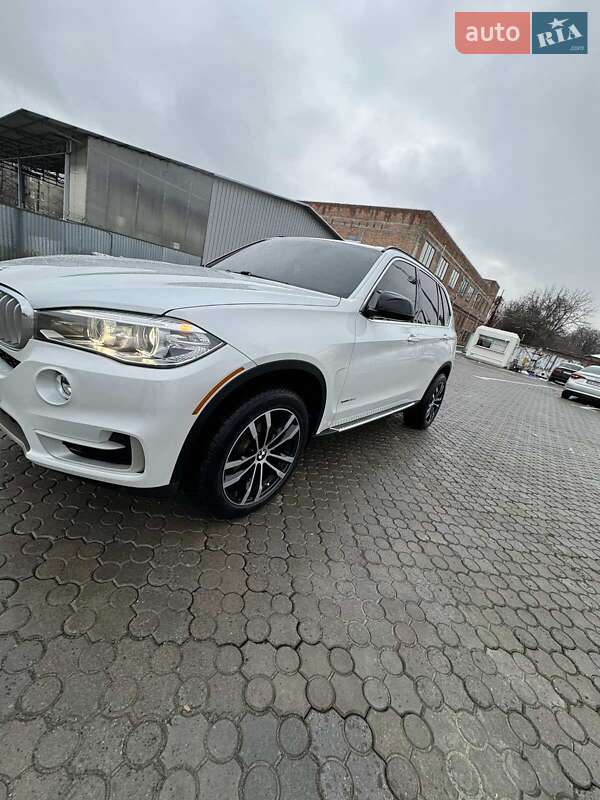 Позашляховик / Кросовер BMW X5 2014 в Чернівцях