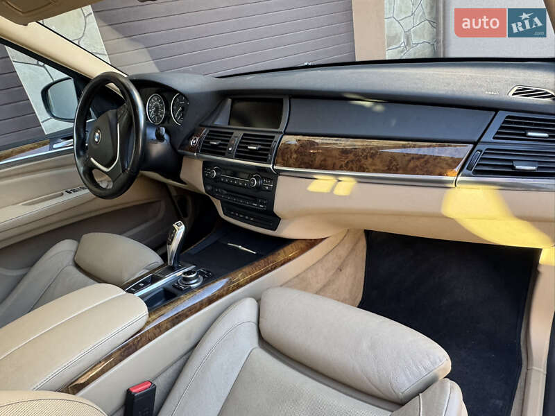 Внедорожник / Кроссовер BMW X5 2010 в Ивано-Франковске