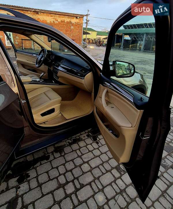 Внедорожник / Кроссовер BMW X5 2012 в Черновцах