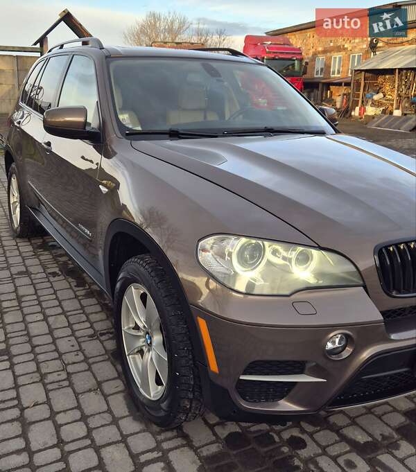 Внедорожник / Кроссовер BMW X5 2012 в Черновцах