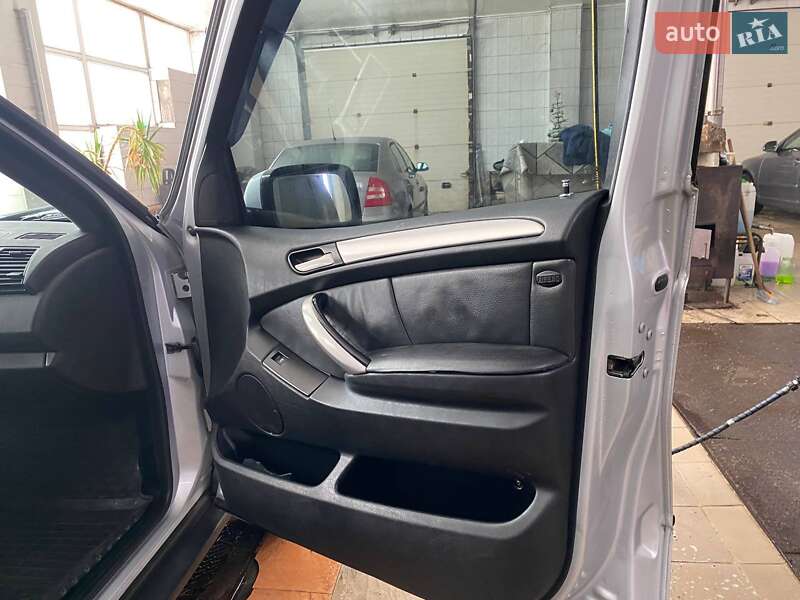 Внедорожник / Кроссовер BMW X5 2001 в Запорожье