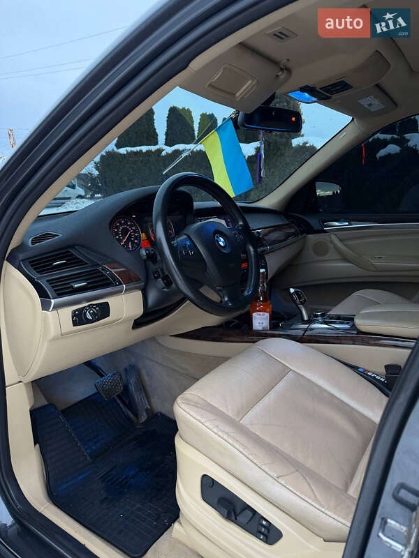 Внедорожник / Кроссовер BMW X5 2010 в Долине