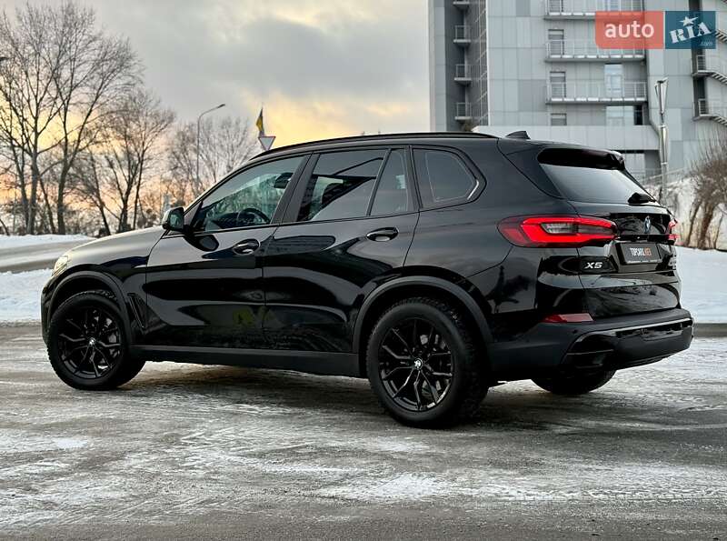 Внедорожник / Кроссовер BMW X5 2022 в Киеве