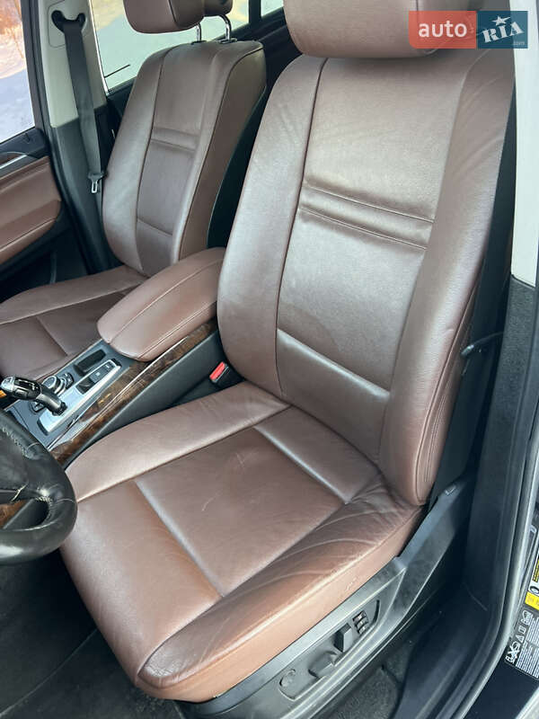 Внедорожник / Кроссовер BMW X5 2011 в Костополе