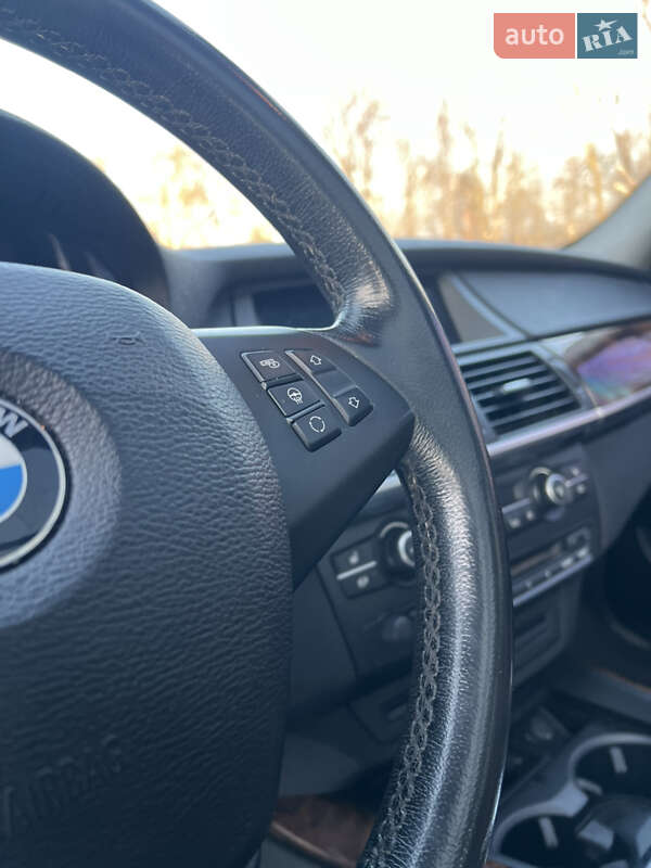 Внедорожник / Кроссовер BMW X5 2011 в Костополе