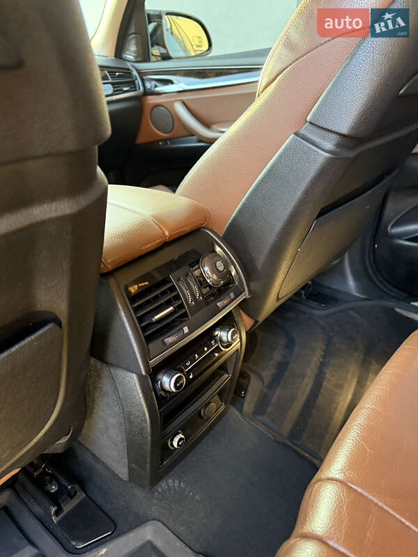 Внедорожник / Кроссовер BMW X5 2015 в Ровно