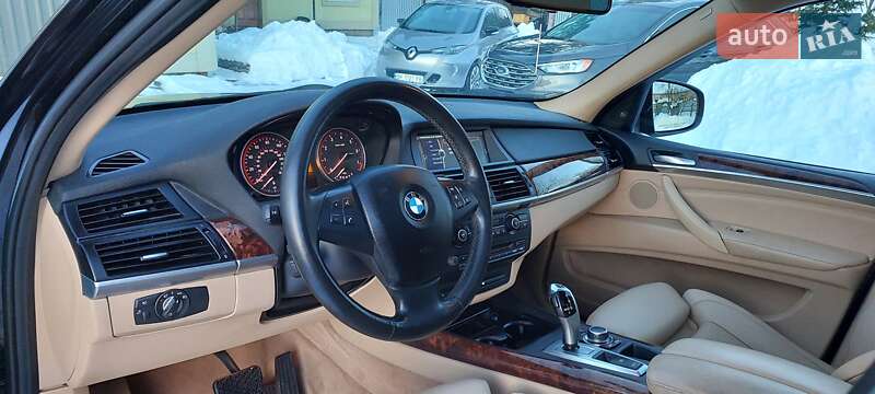 Внедорожник / Кроссовер BMW X5 2012 в Дубно
