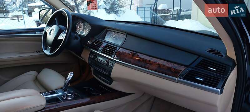 Внедорожник / Кроссовер BMW X5 2012 в Дубно