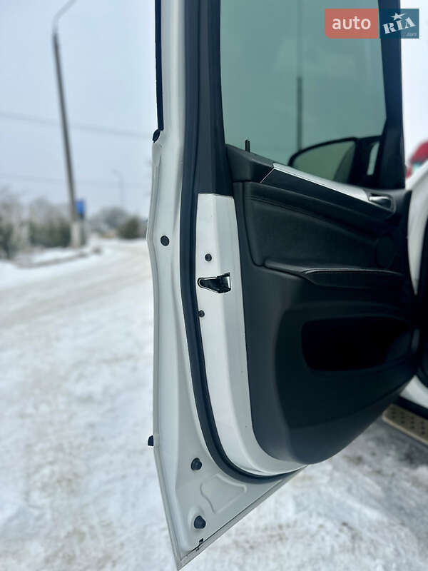 Внедорожник / Кроссовер BMW X5 2010 в Черновцах