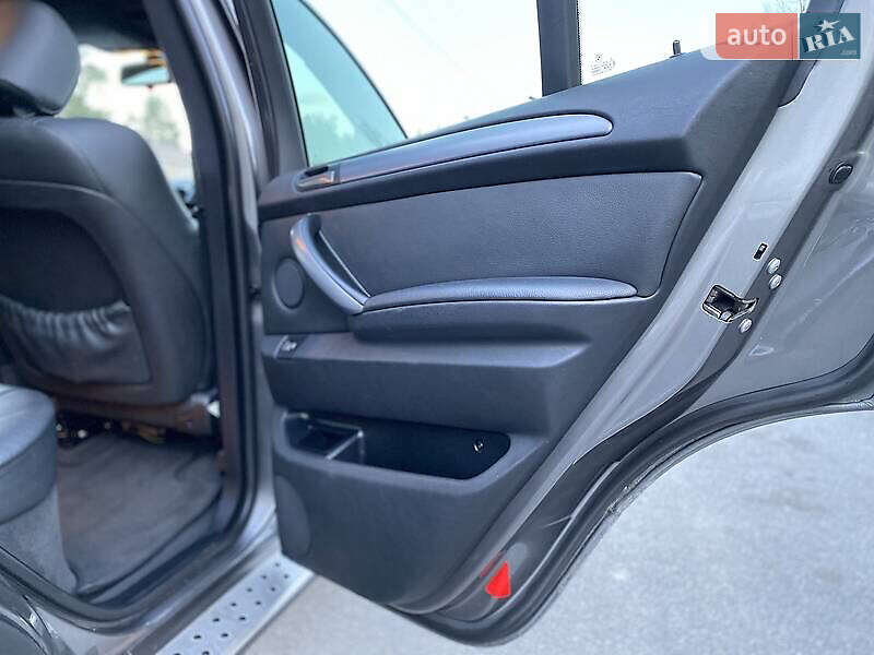 Внедорожник / Кроссовер BMW X5 2004 в Одессе