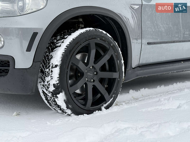 Внедорожник / Кроссовер BMW X5 2010 в Ровно