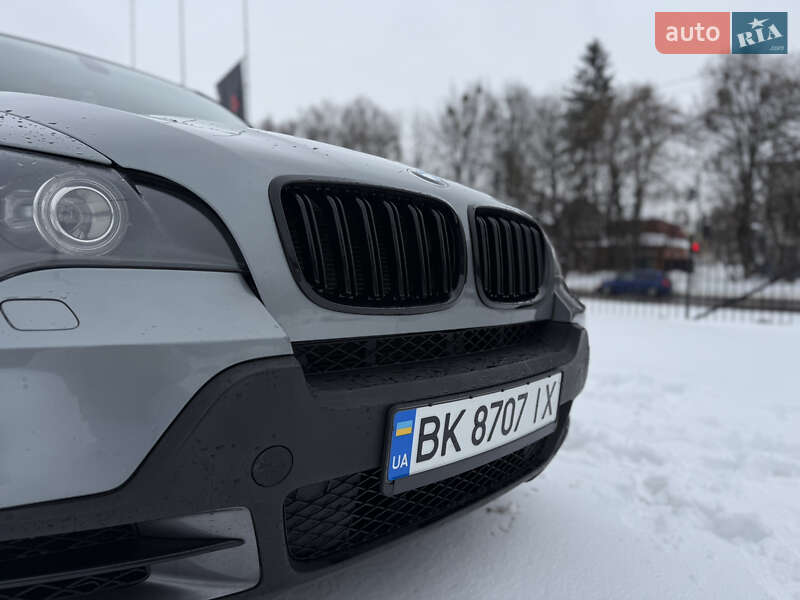 Внедорожник / Кроссовер BMW X5 2010 в Ровно