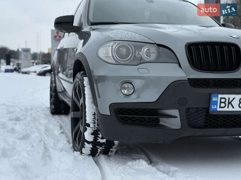 Внедорожник / Кроссовер BMW X5 2010 в Ровно