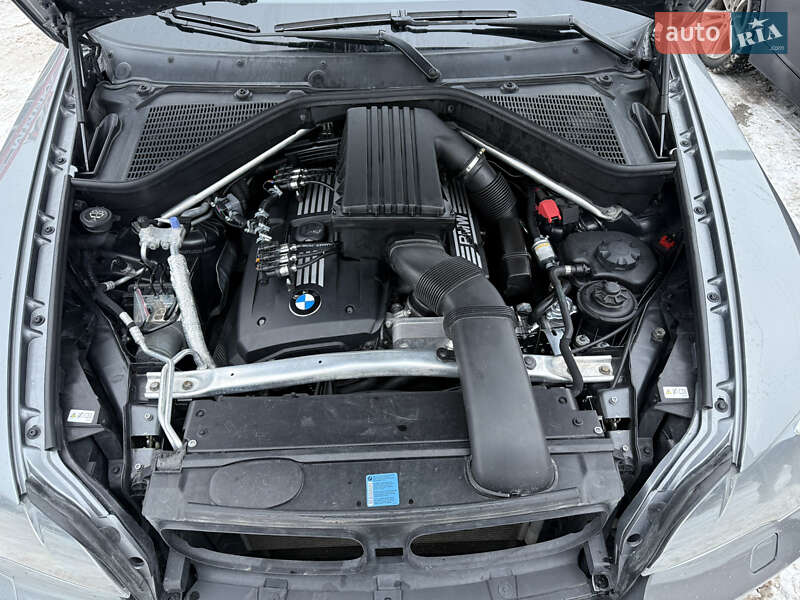 Внедорожник / Кроссовер BMW X5 2010 в Ровно