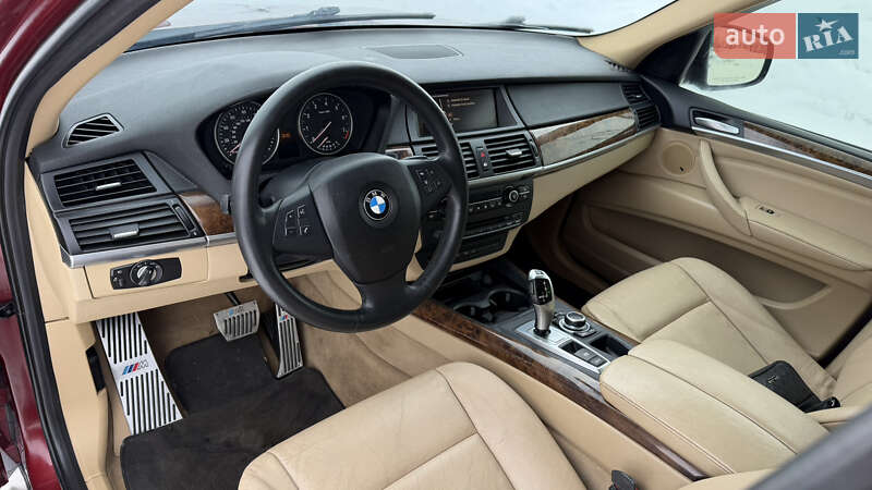 Внедорожник / Кроссовер BMW X5 2010 в Погребище