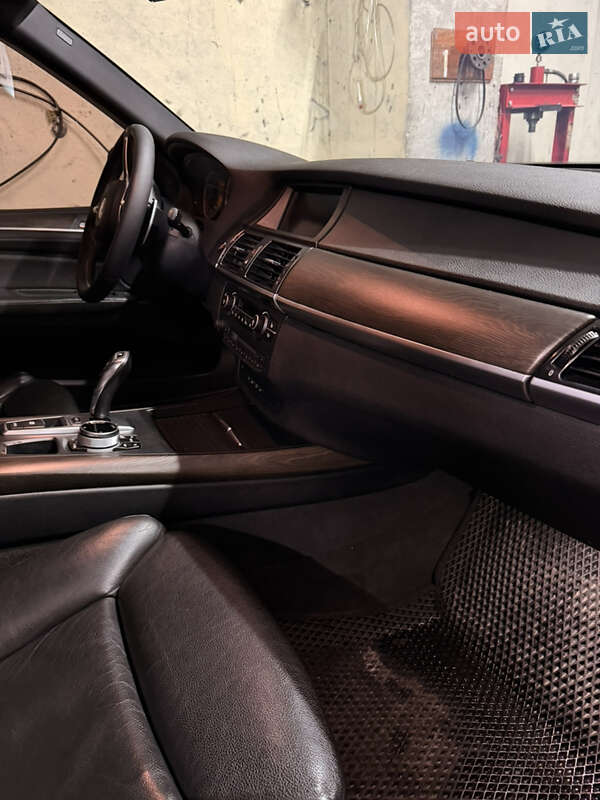 Внедорожник / Кроссовер BMW X5 2010 в Киеве