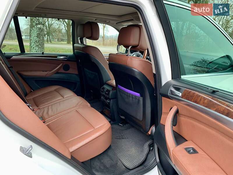 Внедорожник / Кроссовер BMW X5 2013 в Малине