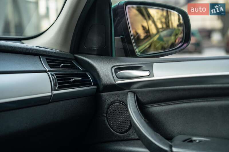 Позашляховик / Кросовер BMW X5 2011 в Чернівцях