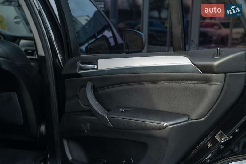 Позашляховик / Кросовер BMW X5 2011 в Чернівцях