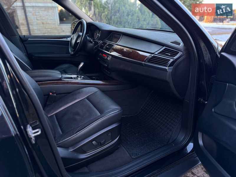 Внедорожник / Кроссовер BMW X5 2011 в Сарнах