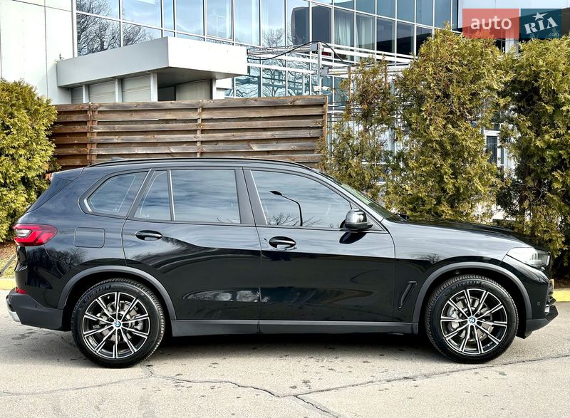 Внедорожник / Кроссовер BMW X5 2022 в Киеве