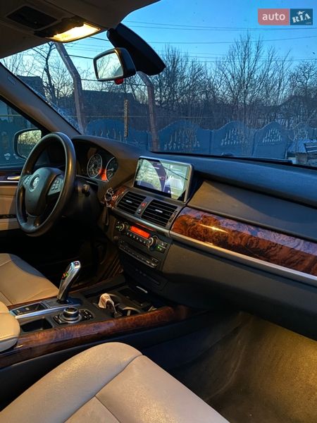 Внедорожник / Кроссовер BMW X5 2011 в Хотине