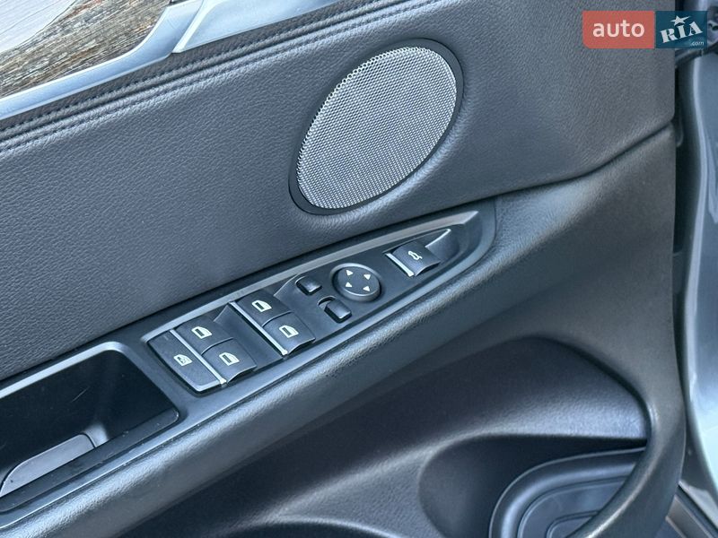 Внедорожник / Кроссовер BMW X5 2016 в Ровно