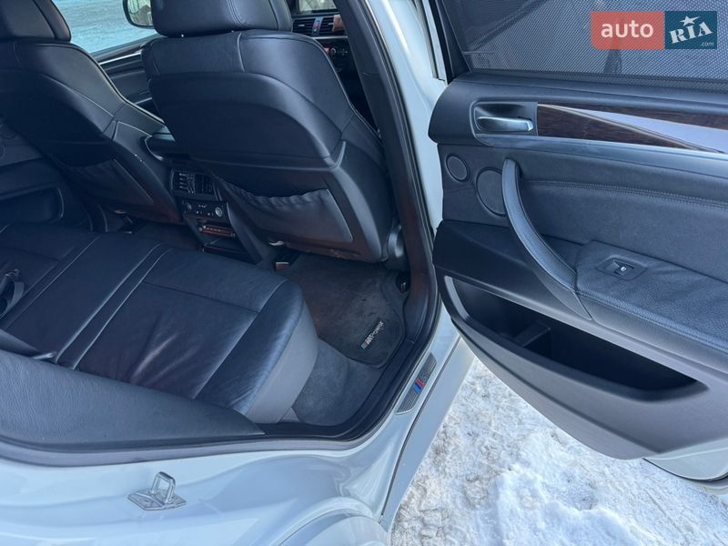 Позашляховик / Кросовер BMW X5 2010 в Чернівцях