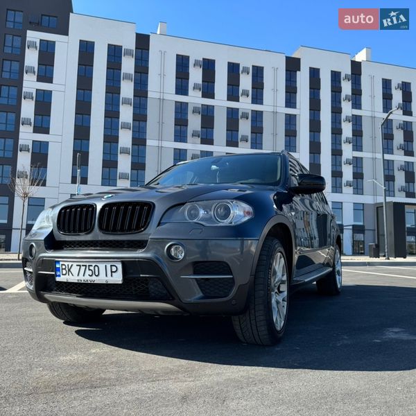 Внедорожник / Кроссовер BMW X5 2011 в Ровно